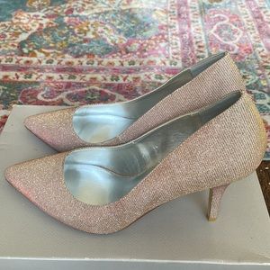 NWT Shimmery Pink Silver Blush Pumps